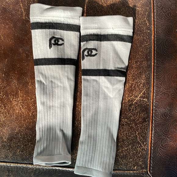 Six Pairs of Leg Compression Sleeves - Picture 5 of 7